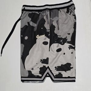 🚨EMG🚨Nike Dri-FIT DNA basketball shorts